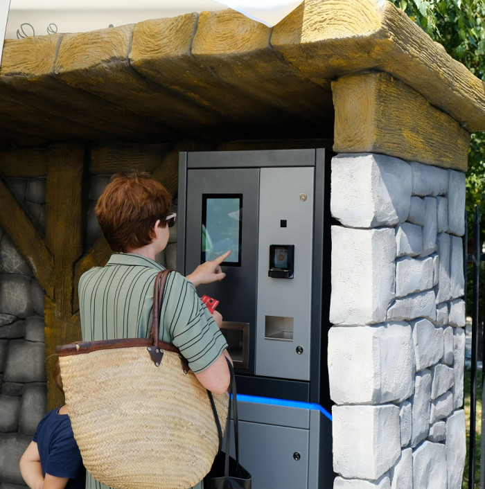 Automat wydający opaski BASE 7000.jpg