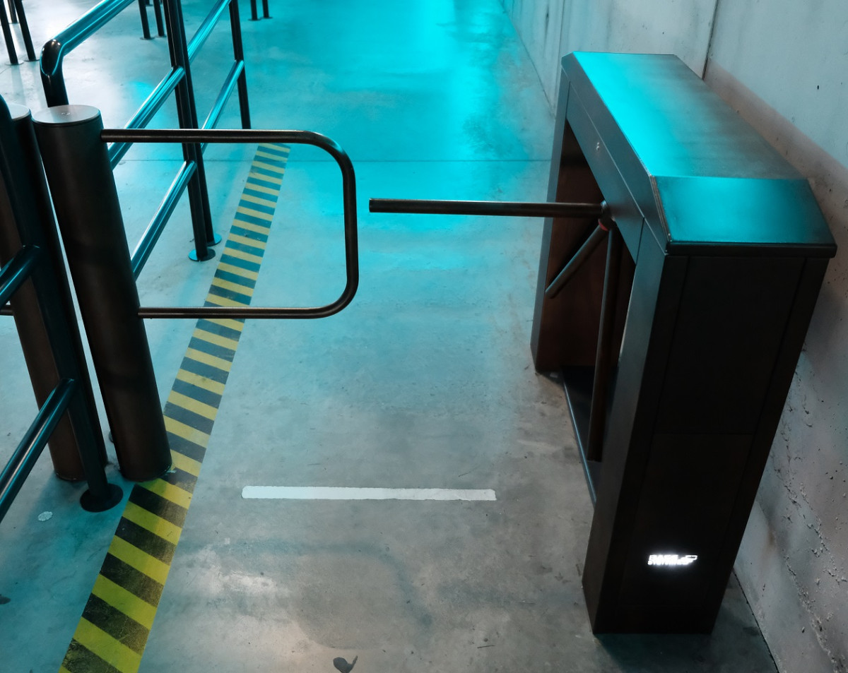 Bramki wejściowe Hyperion2.jpg